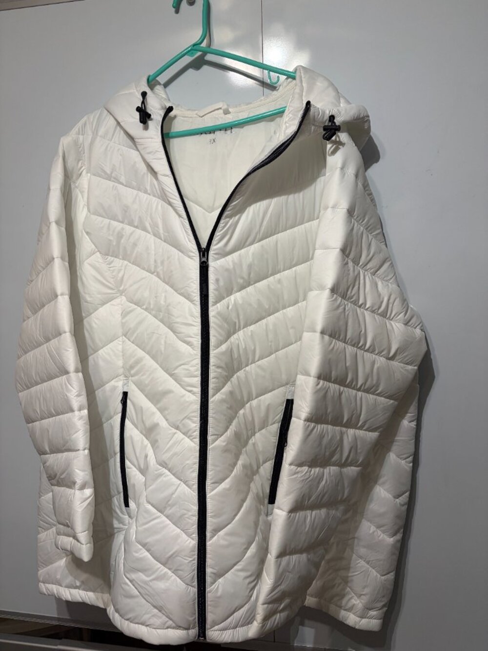❄️ mySTYLE White Hooded Puffer Jacket: Chevron Quilted Zip Up Winter Coat 3X